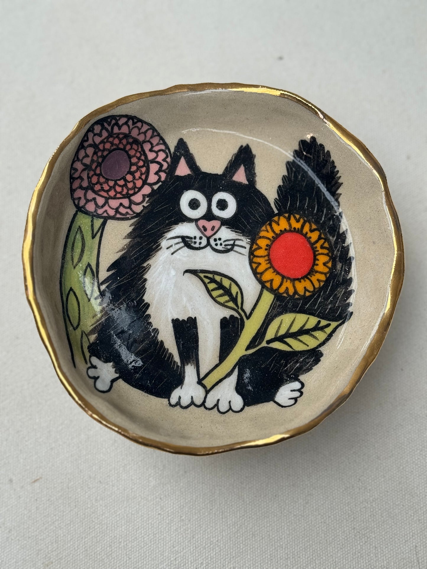 Whisker Dish - Tuxedo (Large)