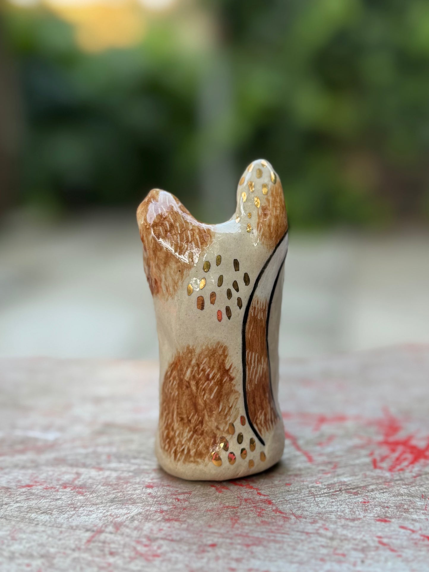 Roux Blob – The Nosey Neighbour Blob with Gold (Medium)