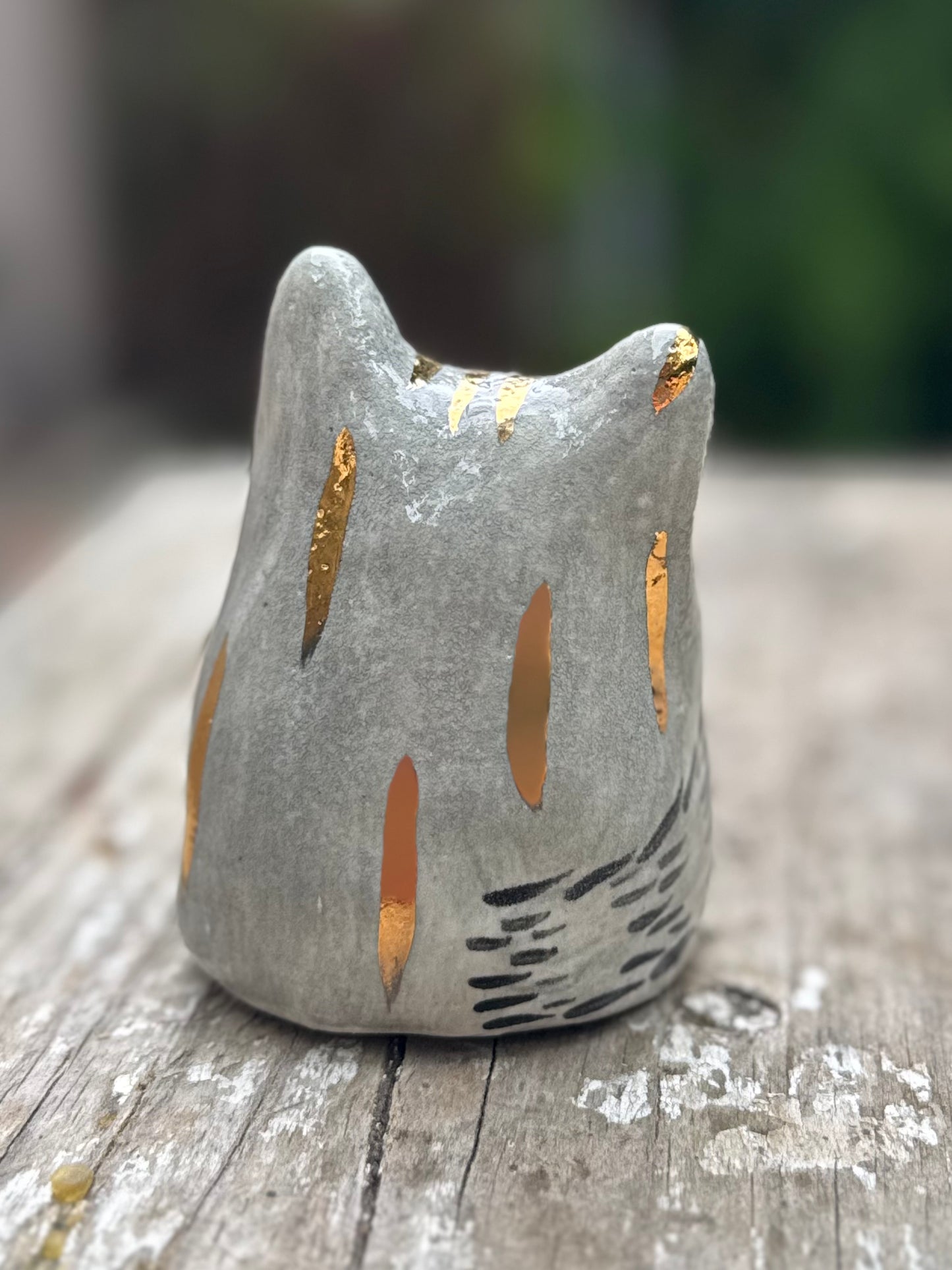 Medium Klaus Blob - Cheeky floof Blob with gold