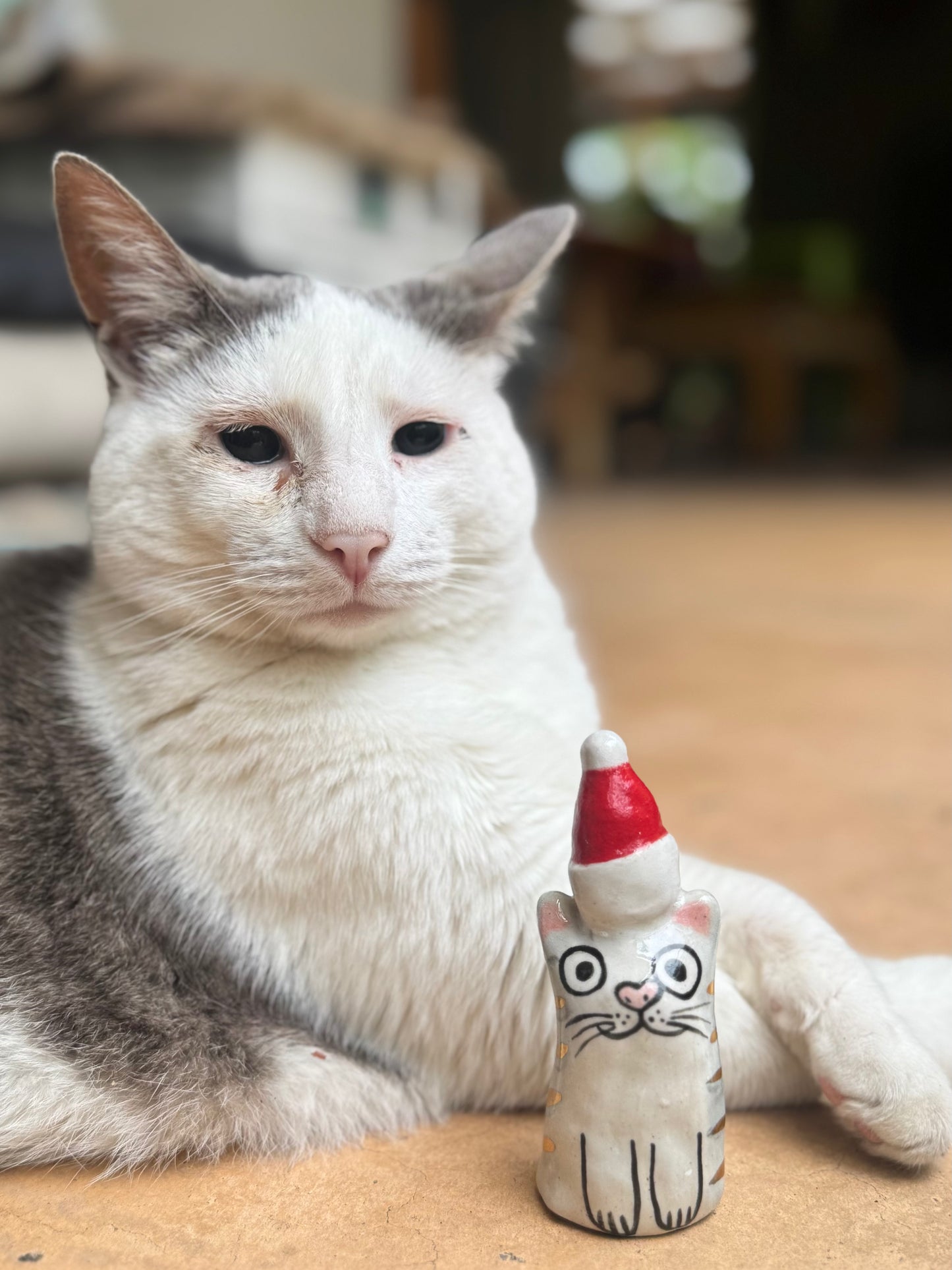 Small Klaus Blob – Christmas Hat Mouse Cat with Gold (Limited Edition)