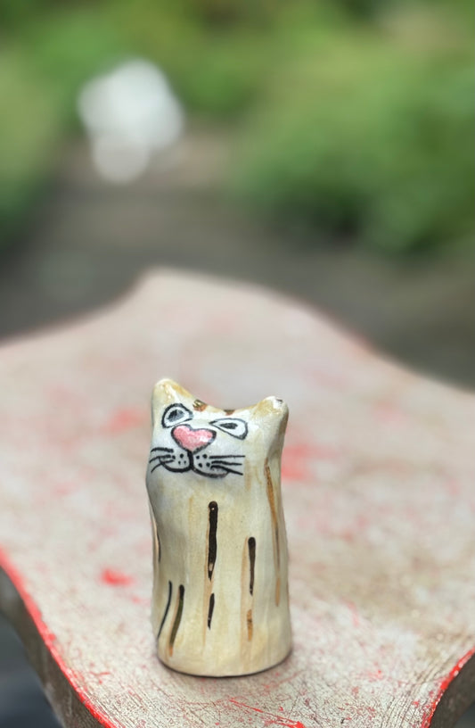 Yuki blob - Light sideways tabby with gold (small)