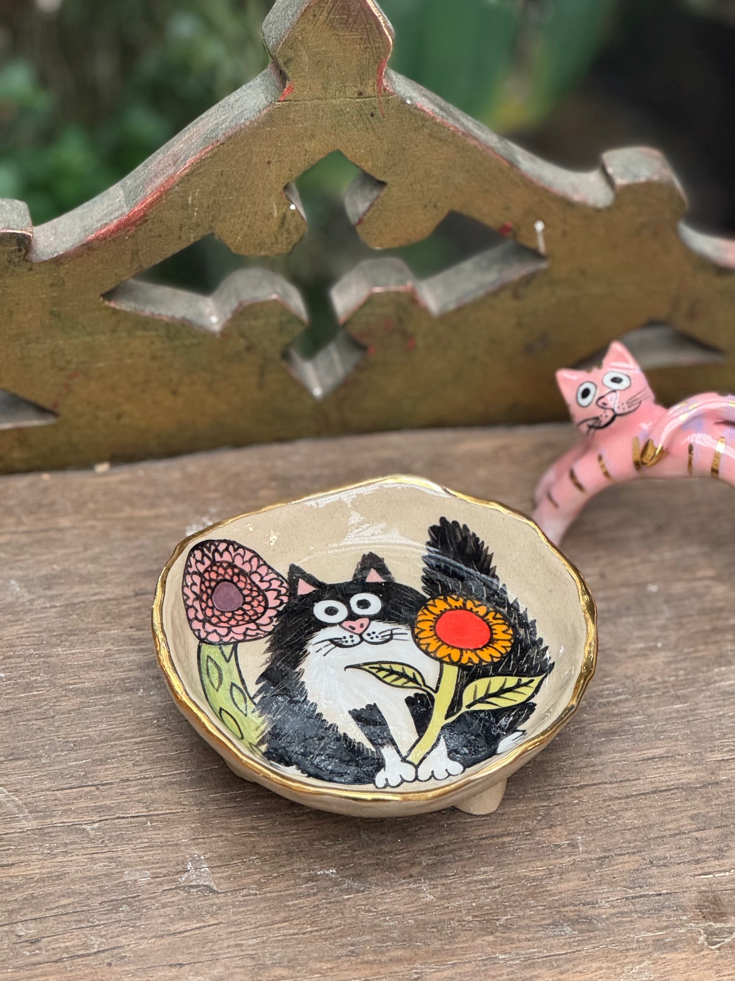 Whisker Dish - Tuxedo (Large)