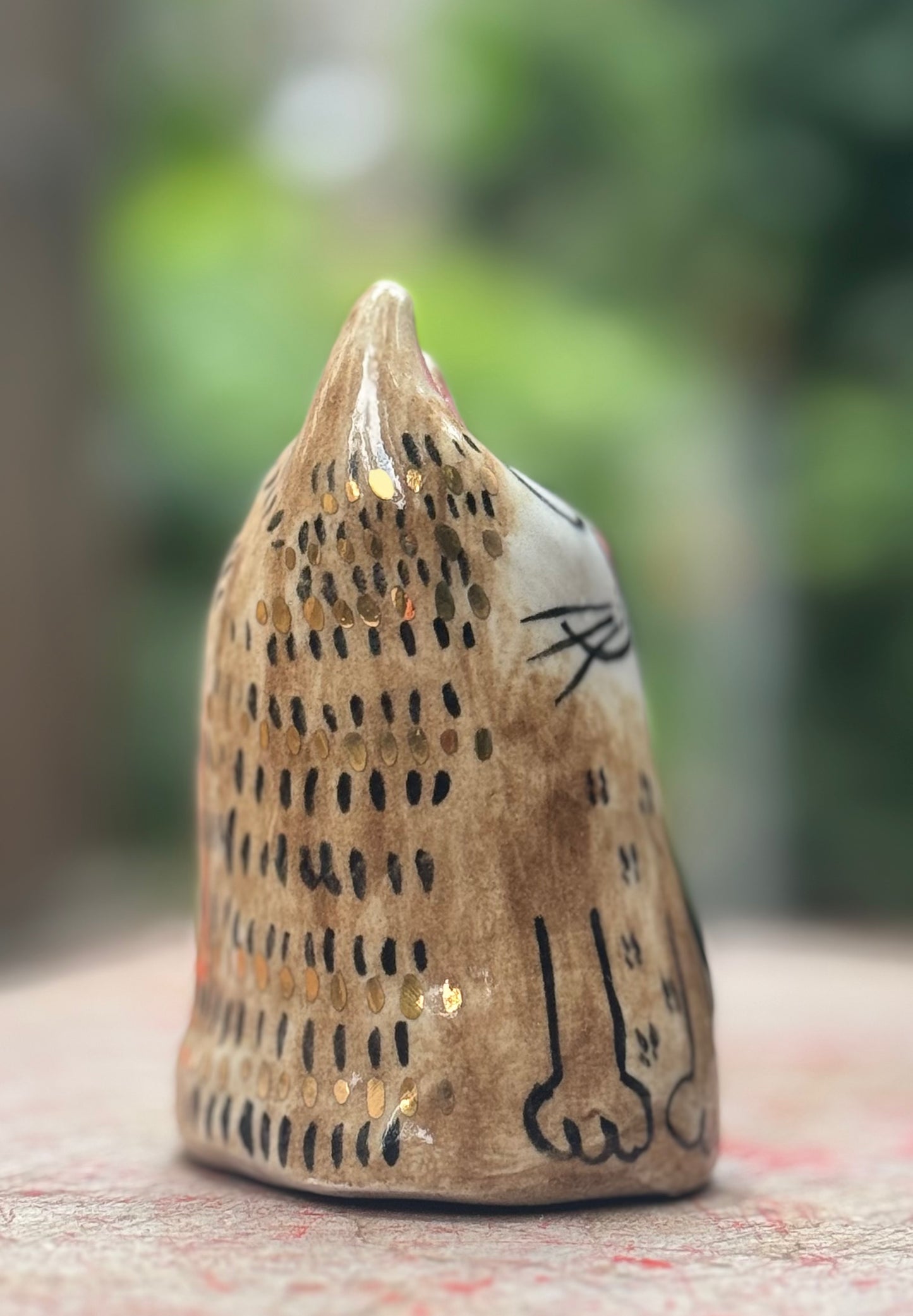 Yuki Blob – Coffee Connoisseur Tabby Blob with gold (Medium)