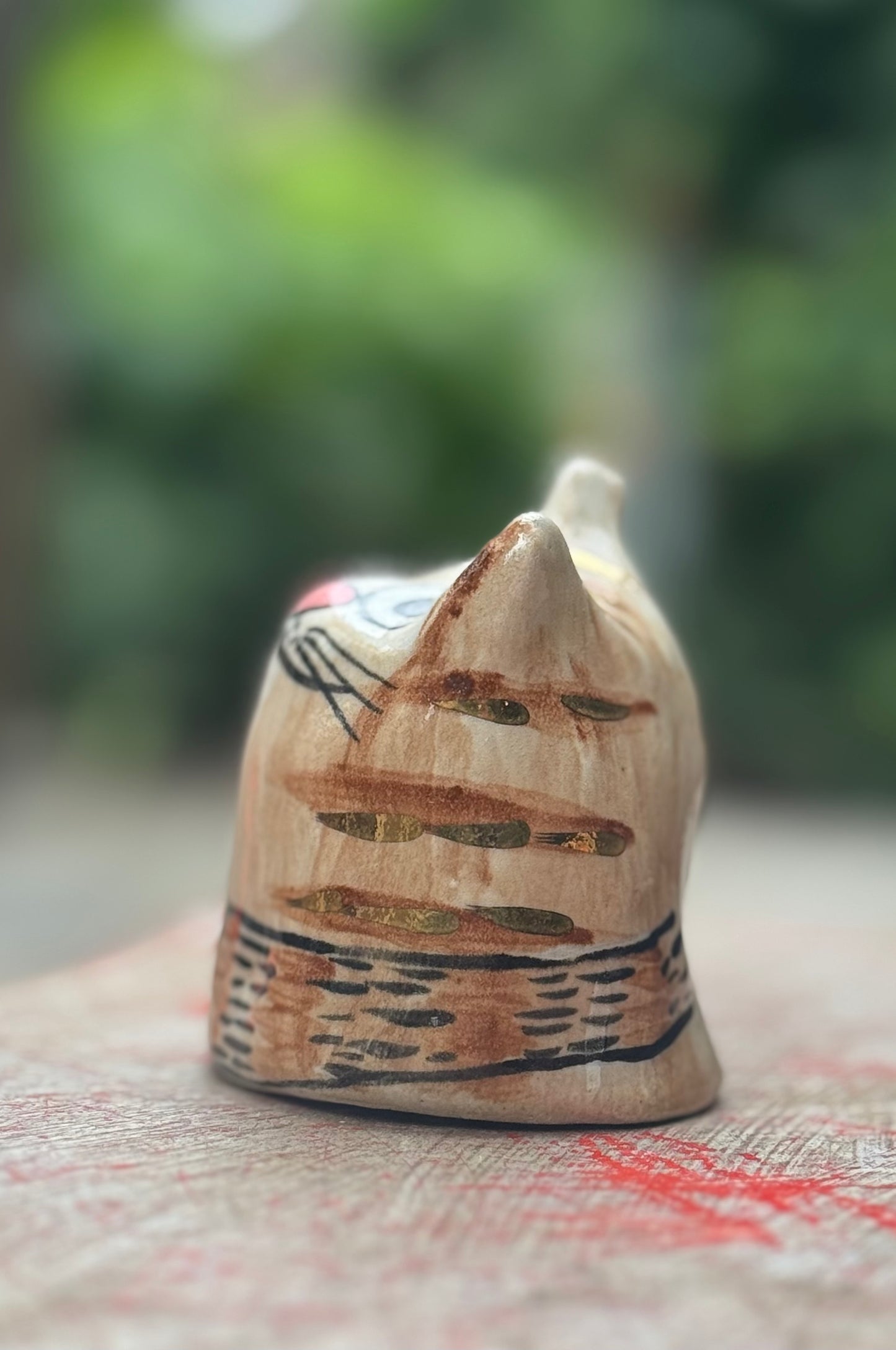 Yuki Blob – Lazy Lounger Tabby Blob with Gold  (Medium)