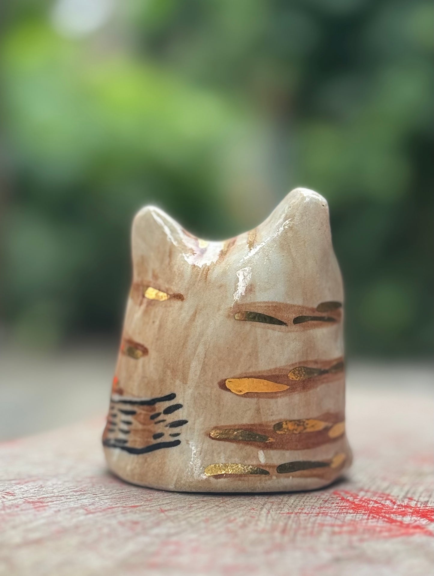 Yuki Blob – Lazy Lounger Tabby Blob with Gold  (Medium)