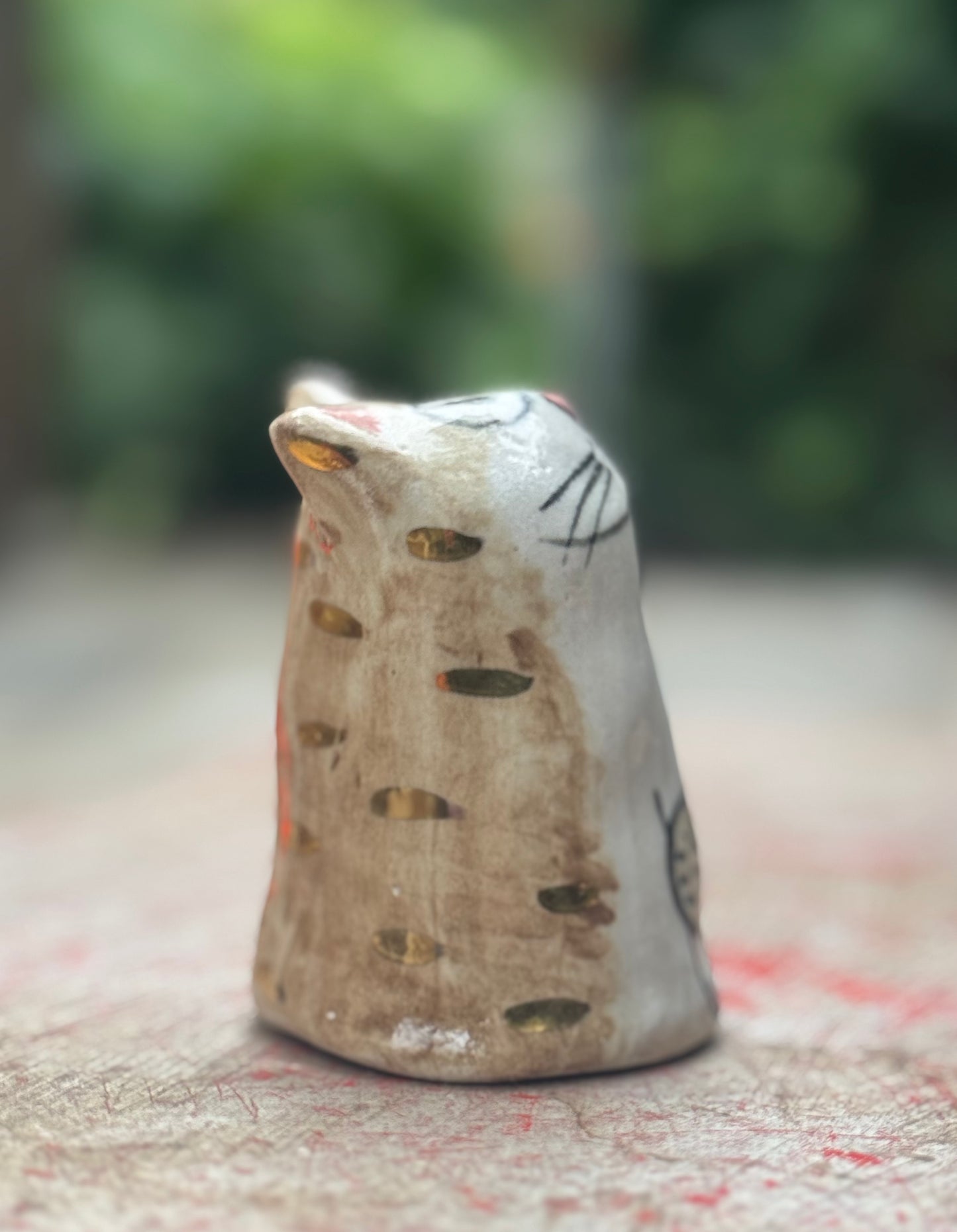 Yuki Blob – Mischievous Napper Tabby Blob with gold (Medium)
