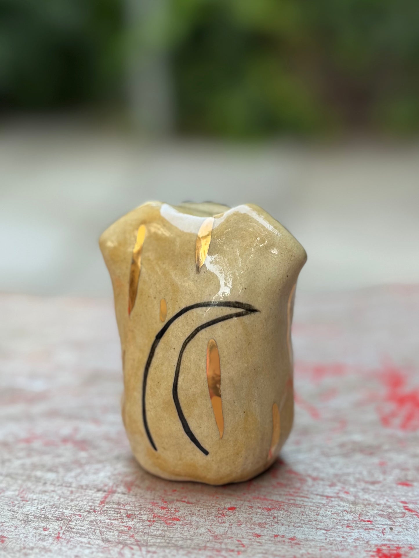 Roux Blob – The Lazy Labrador Blob with Gold (Medium)