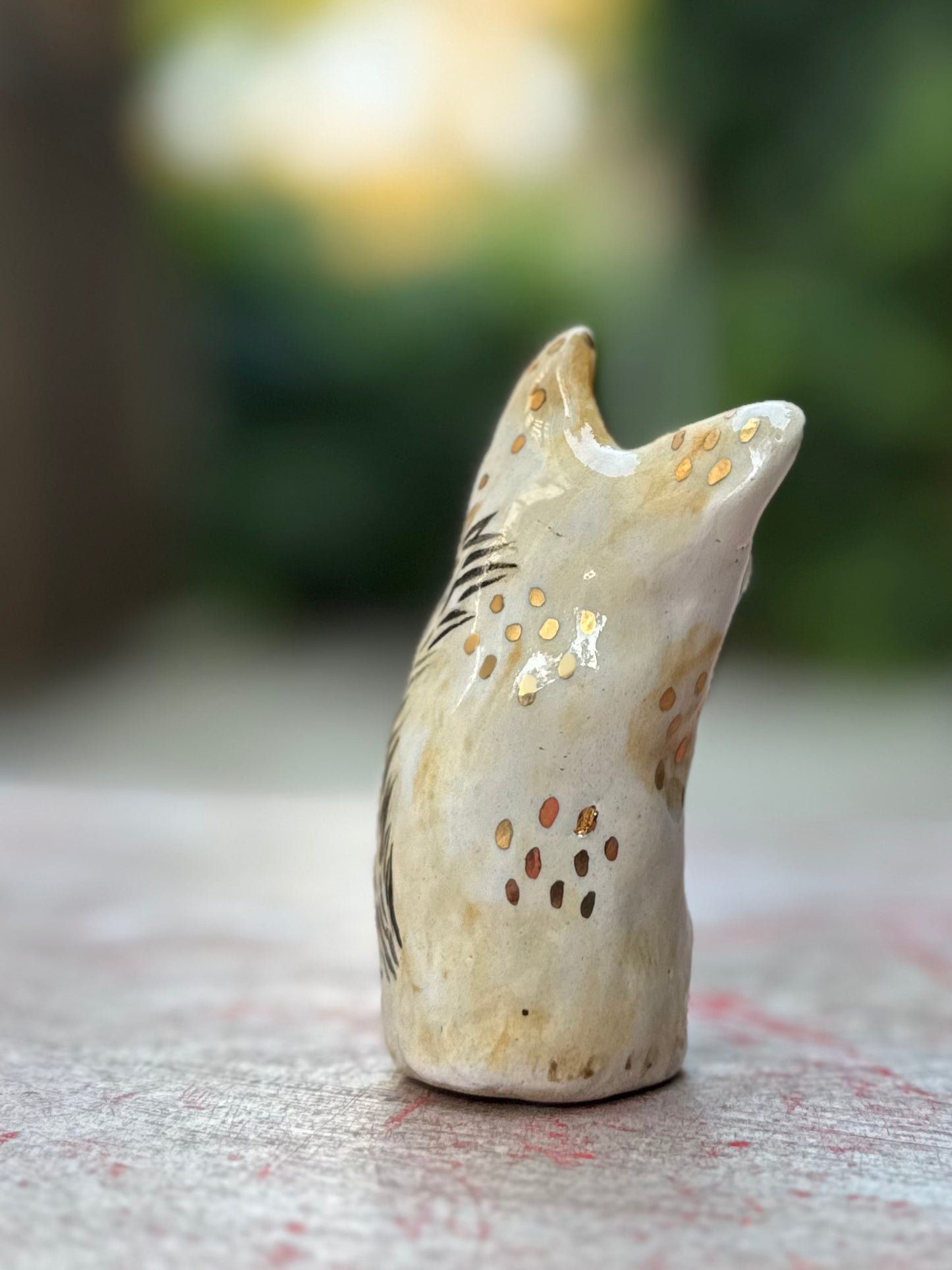 Roux Blob – The Curious Little Blob Dog with Gold (Small)