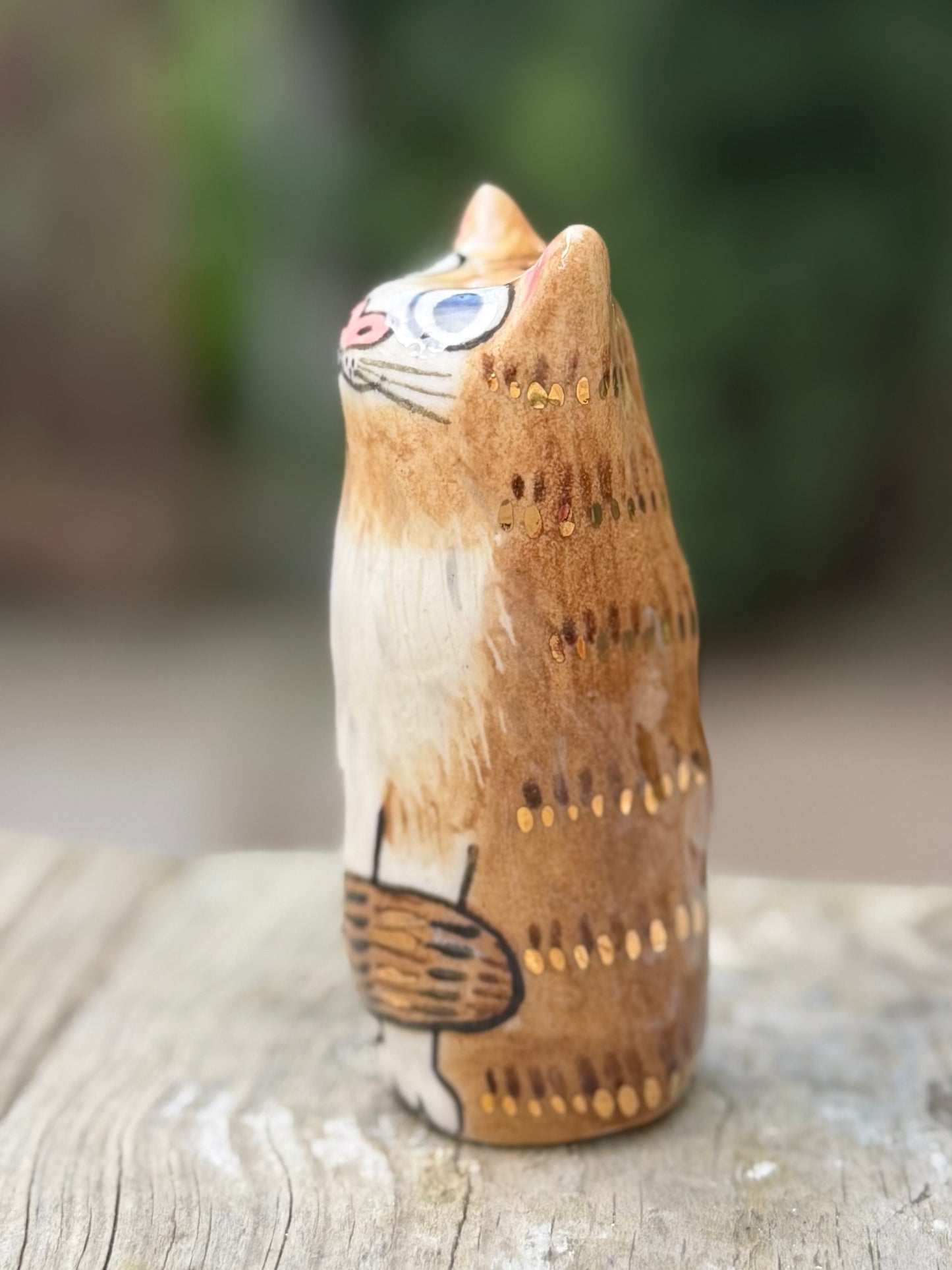 Yuki Tabby Blob – Princess of laps with gold (small)
